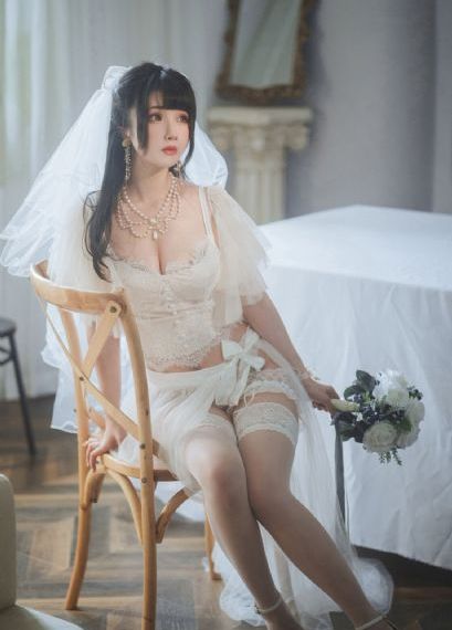 人妻本田岬痴汉中文字幕_4K视频大全