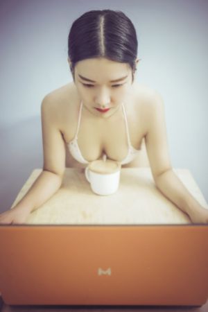 欧美做真爱打野战免费_高清在线手机播放